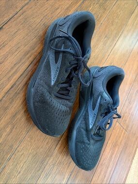 Brooks Men's Black Athletic Running Shoes
